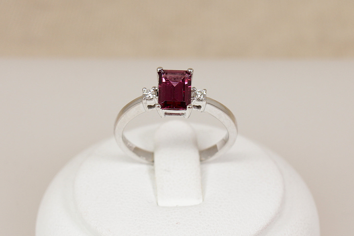 Elegant 18ct White Gold Rhodolite Garnet & Diamond Ring
