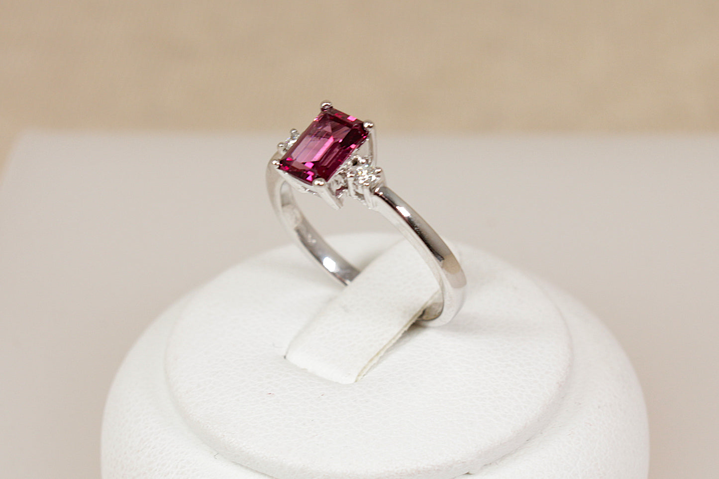 Elegant 18ct White Gold Rhodolite Garnet & Diamond Ring