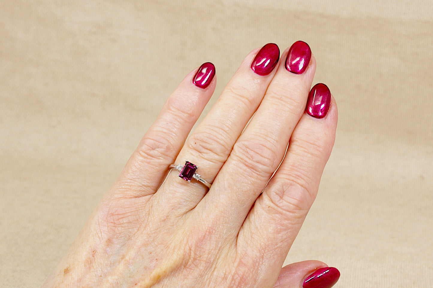 Elegant 18ct White Gold Rhodolite Garnet & Diamond Ring