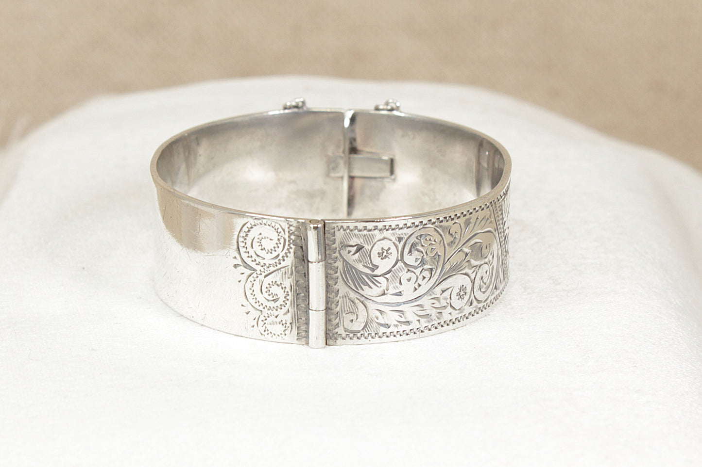 Bracciale rigido in argento 5207