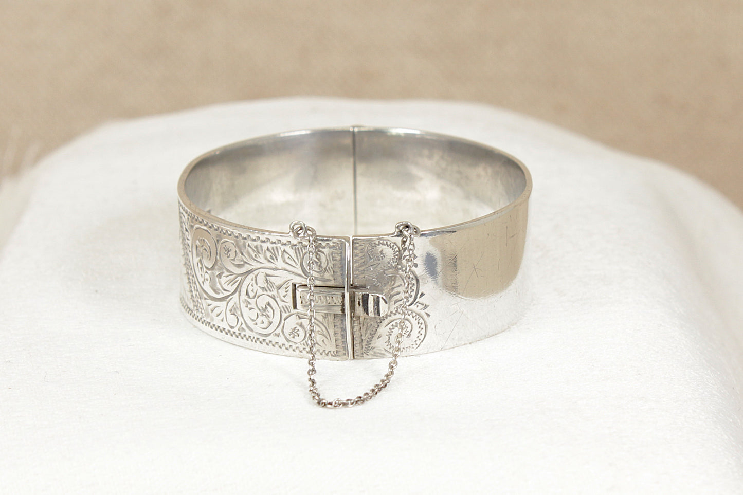 Bracciale rigido in argento 5207