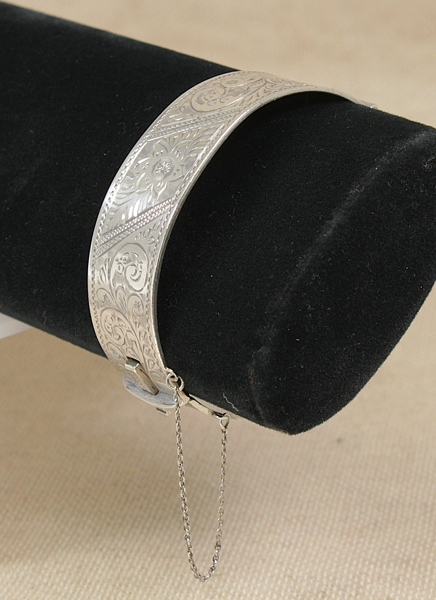 Bracciale rigido in argento 5207