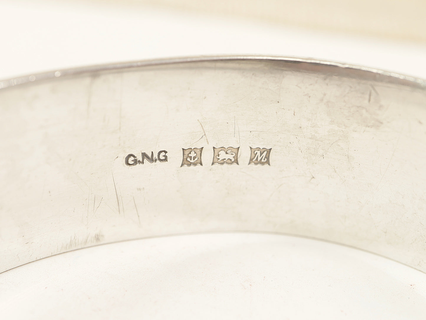 Bracciale rigido in argento 5207