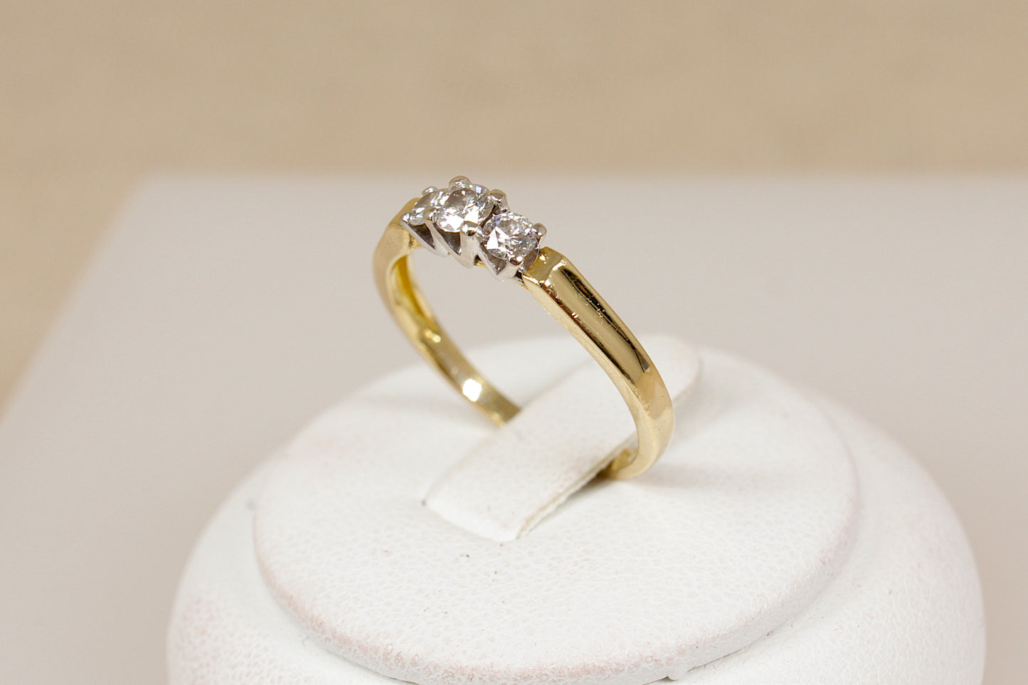 Stunning 18ct Gold Diamond Trilogy Ring