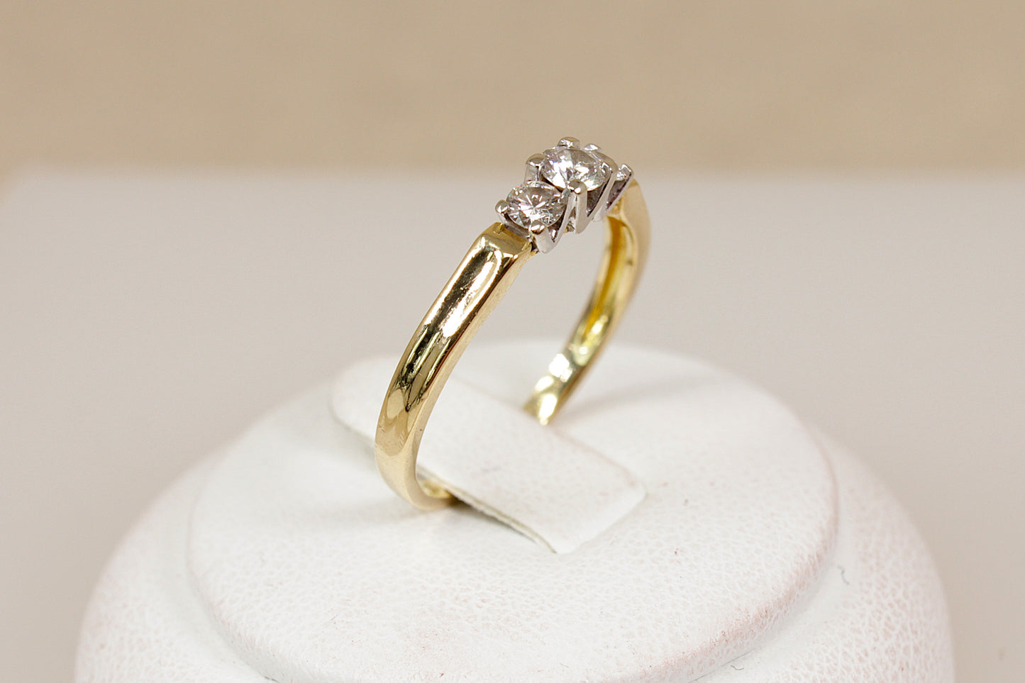 Stunning 18ct Gold Diamond Trilogy Ring