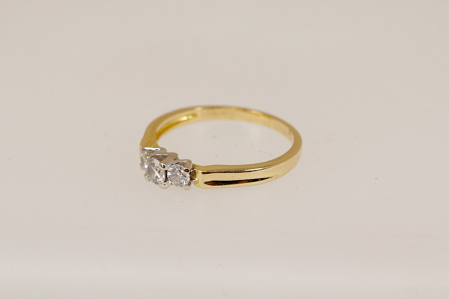 Stunning 18ct Gold Diamond Trilogy Ring
