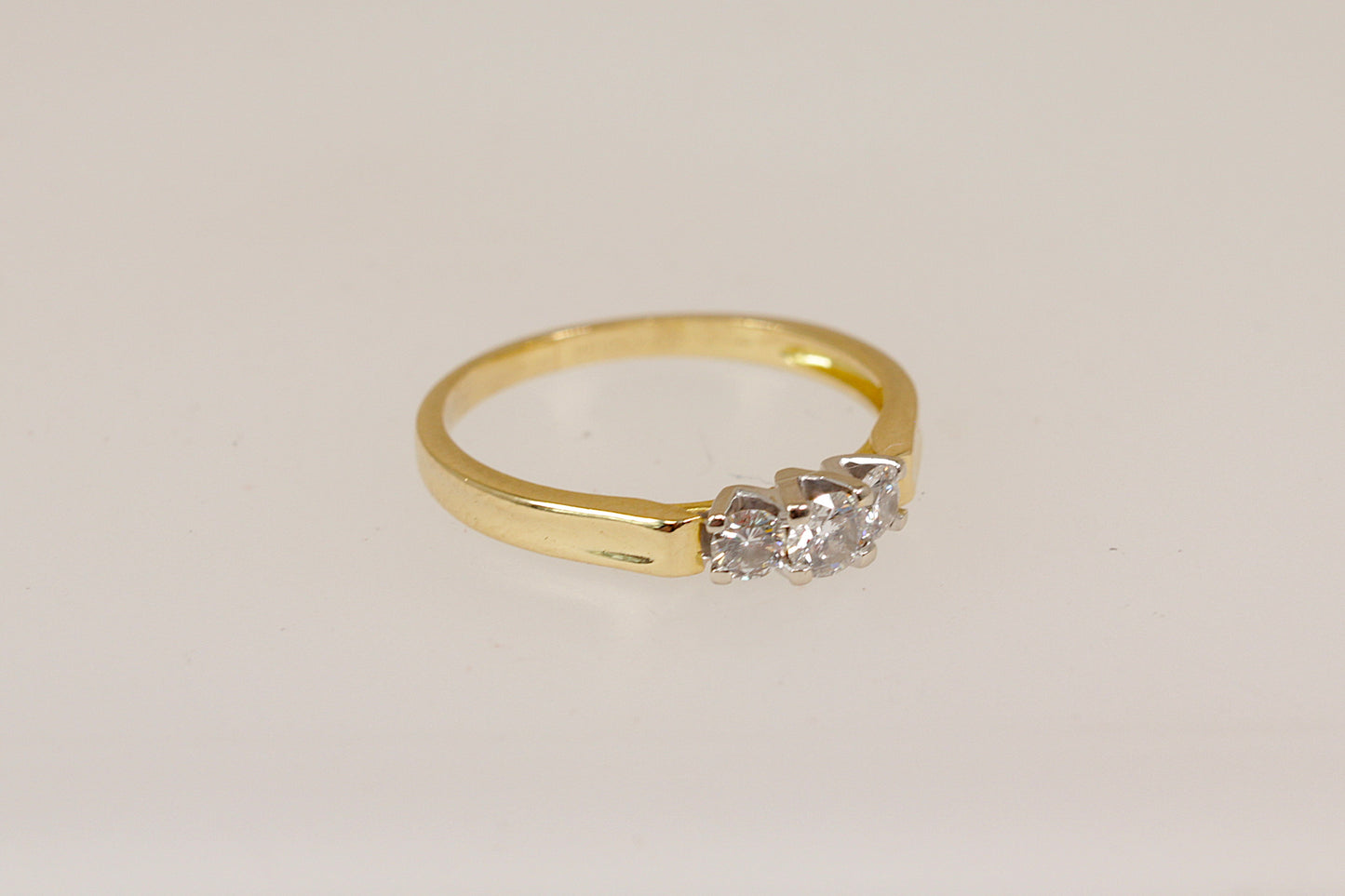 Stunning 18ct Gold Diamond Trilogy Ring