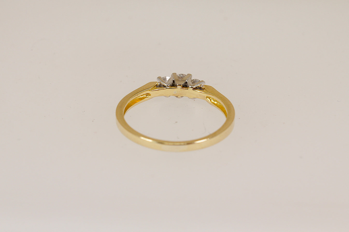 Stunning 18ct Gold Diamond Trilogy Ring