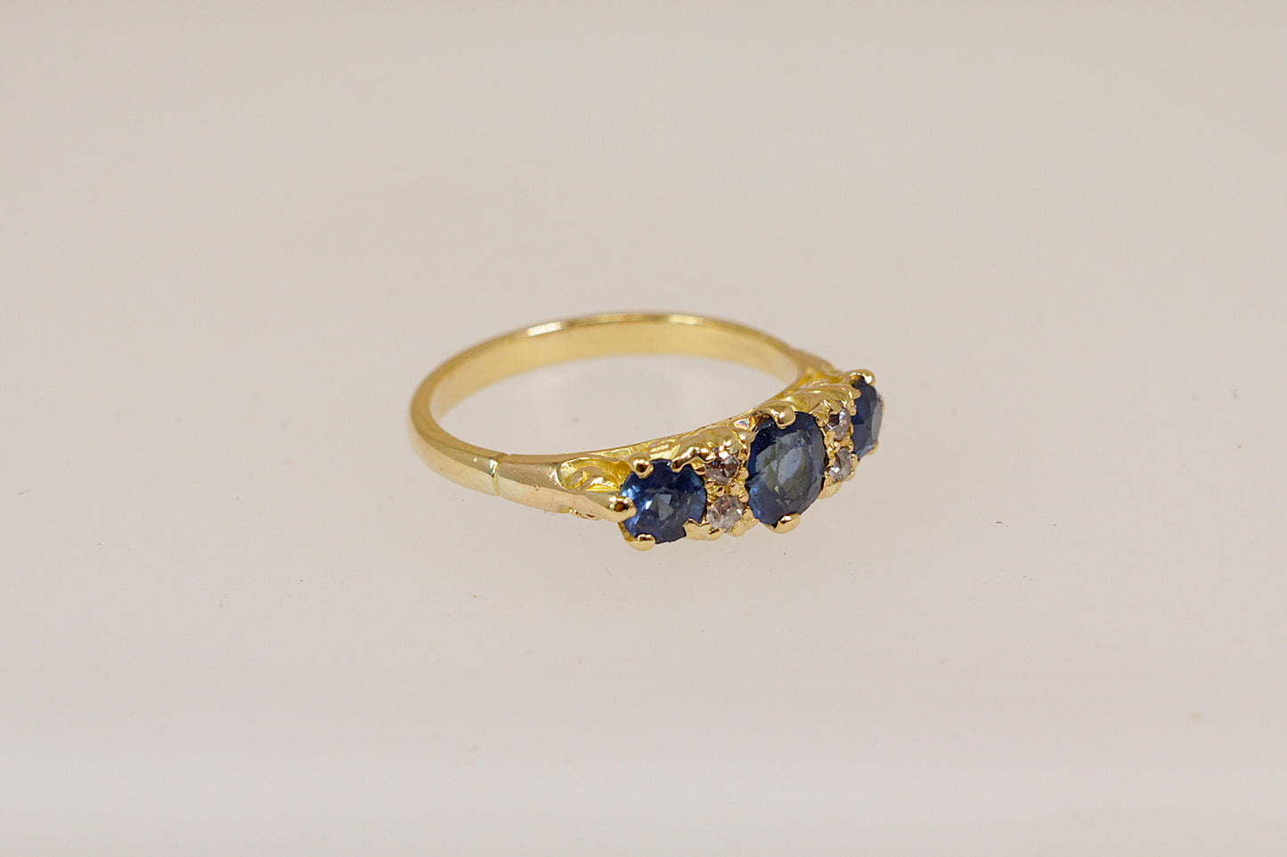 Beautiful Edwardian Style Sapphire & Diamond Ring
