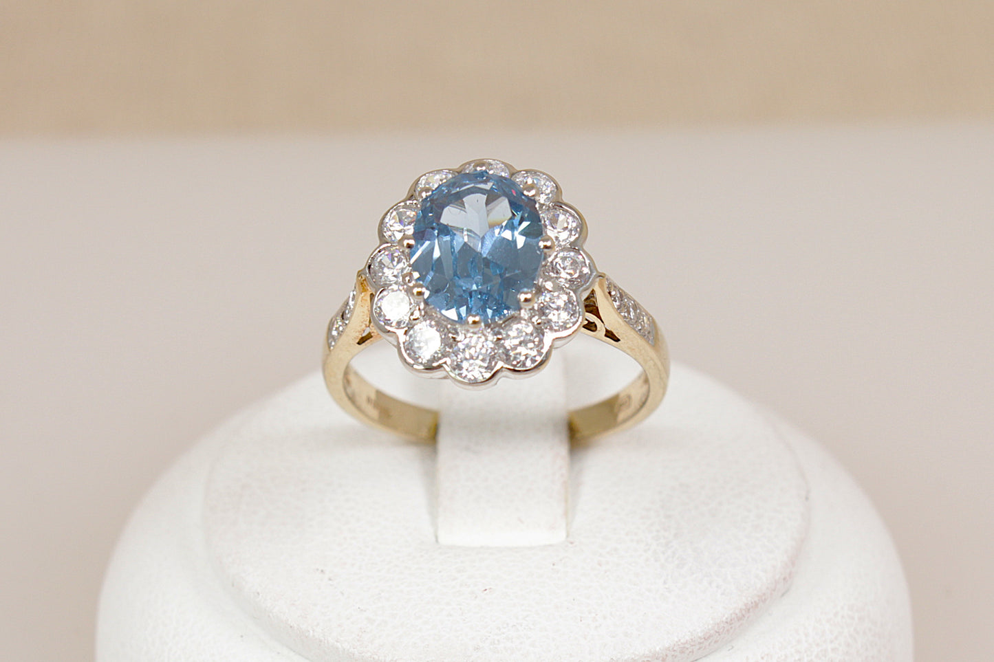 Pretty 9ct White & Yellow Gold Blue Topaz Cluster Ring