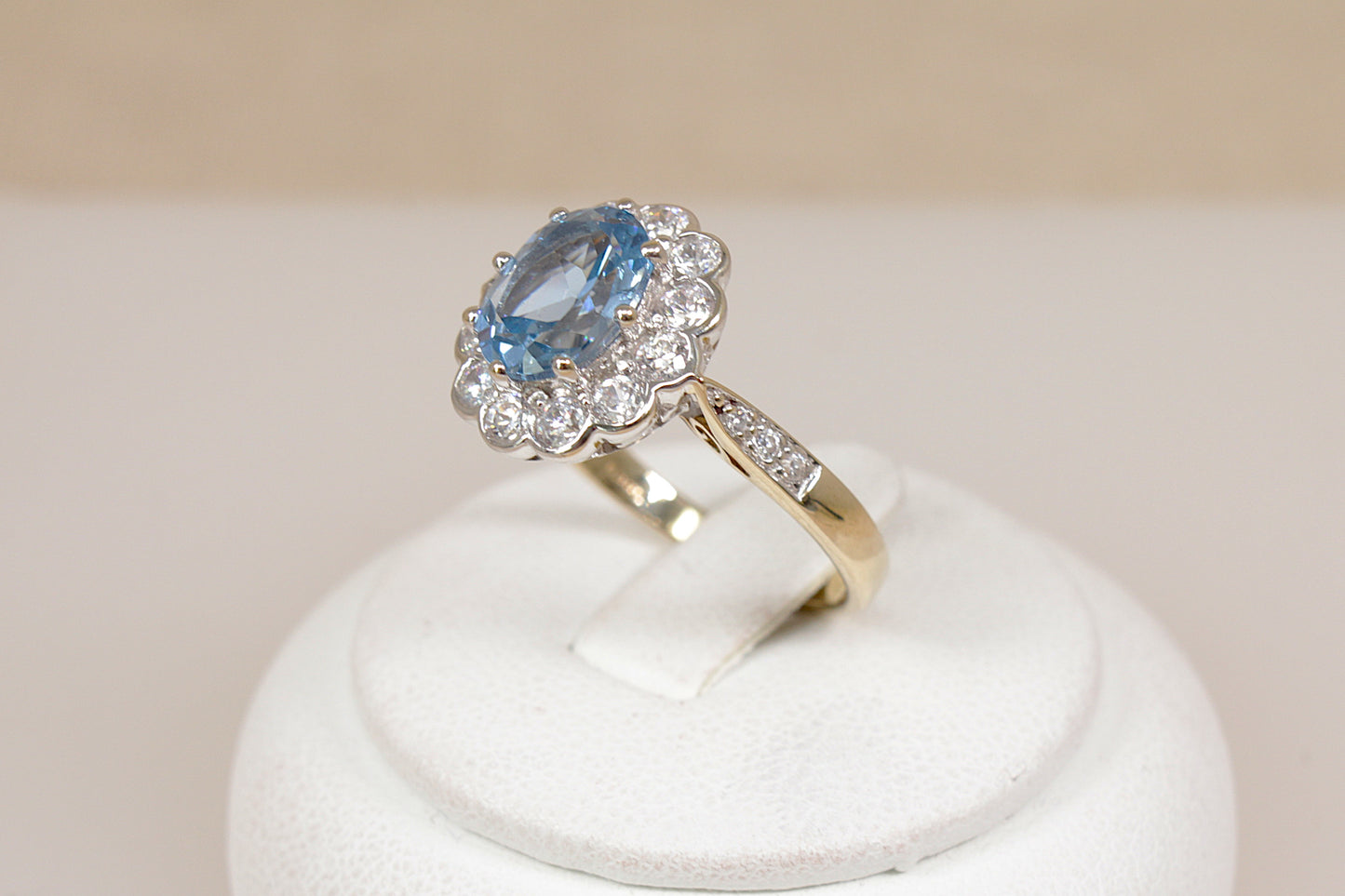 Pretty 9ct White & Yellow Gold Blue Topaz Cluster Ring
