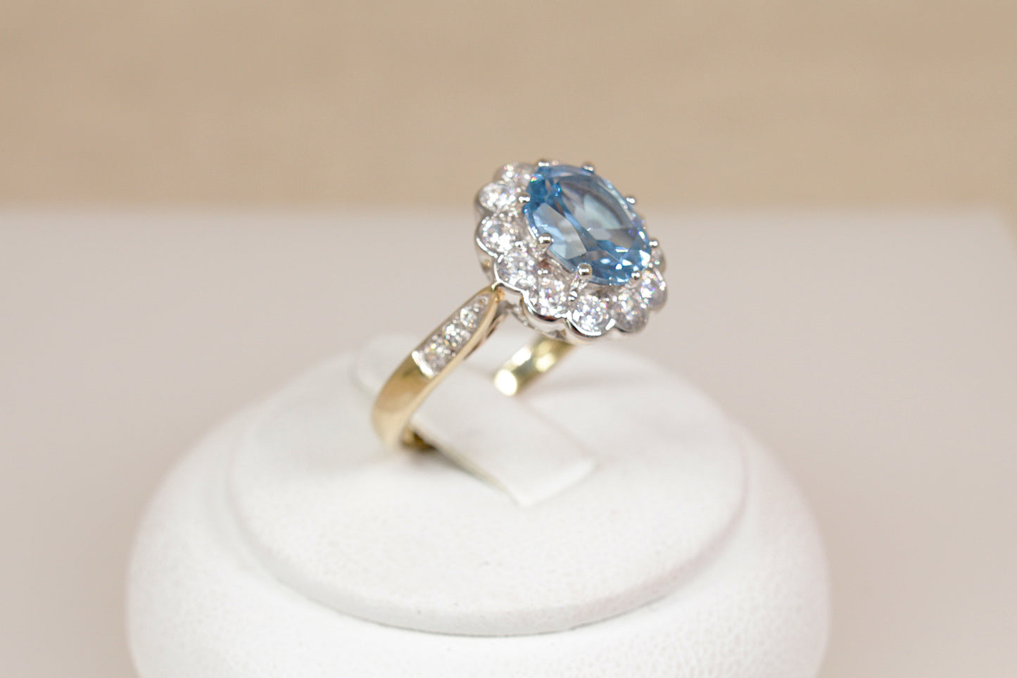 Pretty 9ct White & Yellow Gold Blue Topaz Cluster Ring