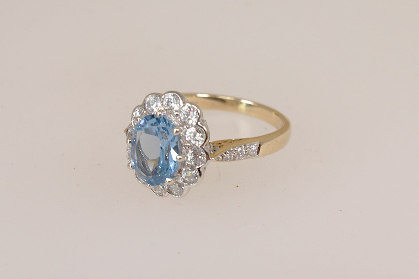 Pretty 9ct White & Yellow Gold Blue Topaz Cluster Ring