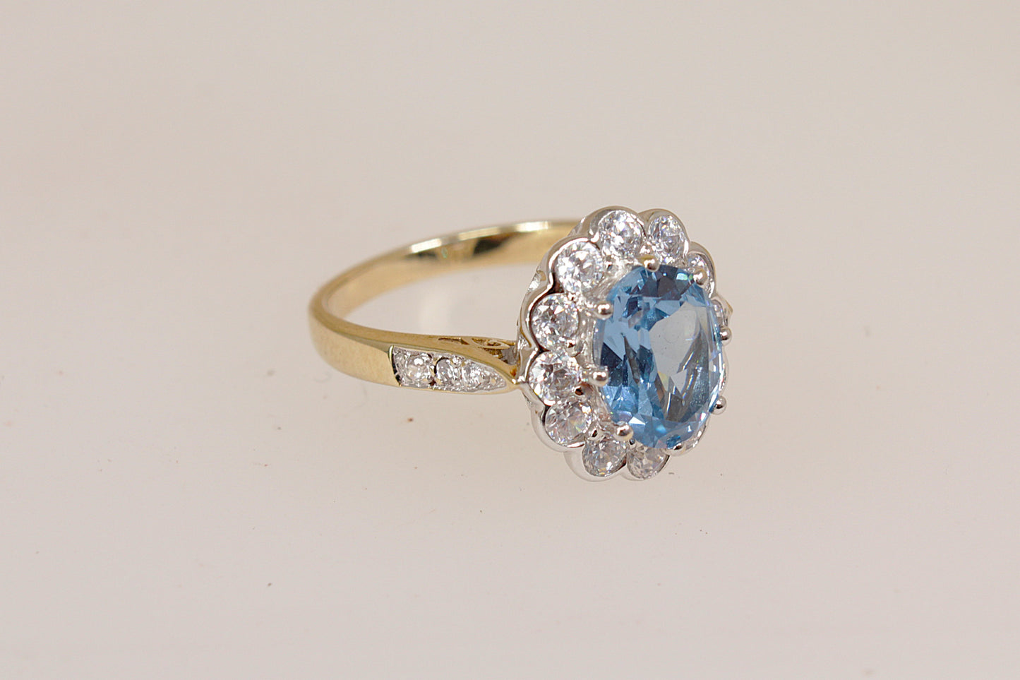 Pretty 9ct White & Yellow Gold Blue Topaz Cluster Ring