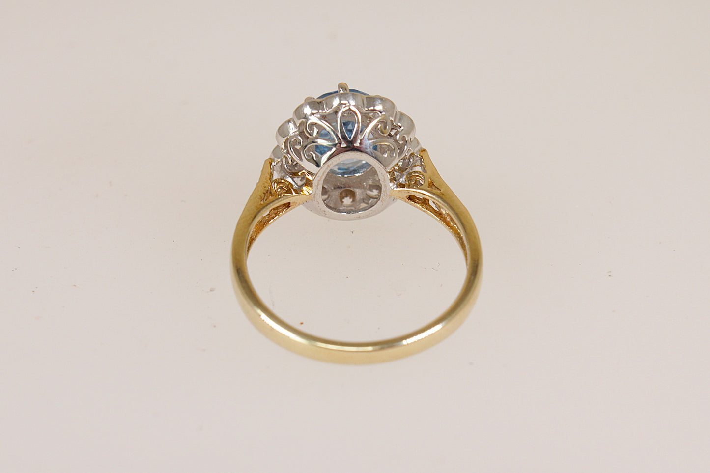 Pretty 9ct White & Yellow Gold Blue Topaz Cluster Ring