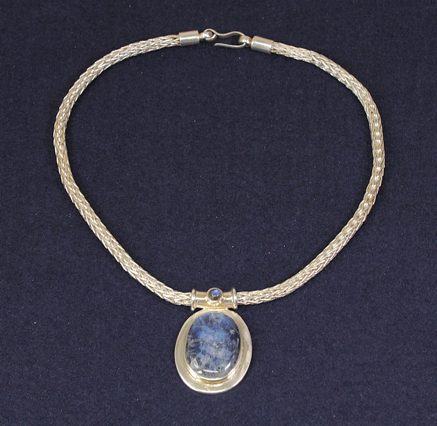 Imposing Sterling Silver & Blue Flash Labradorite Pendant Necklace – Suarti Style