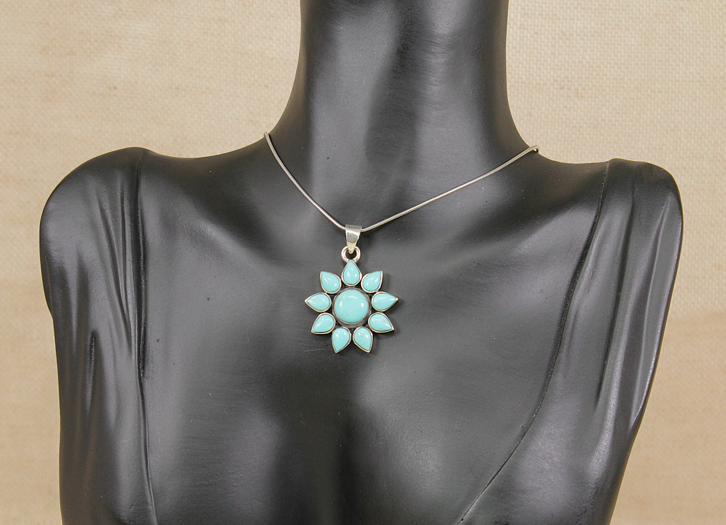 Pretty Sterling Silver Turquoise-Coloured Flower Pendant & Chain Necklace