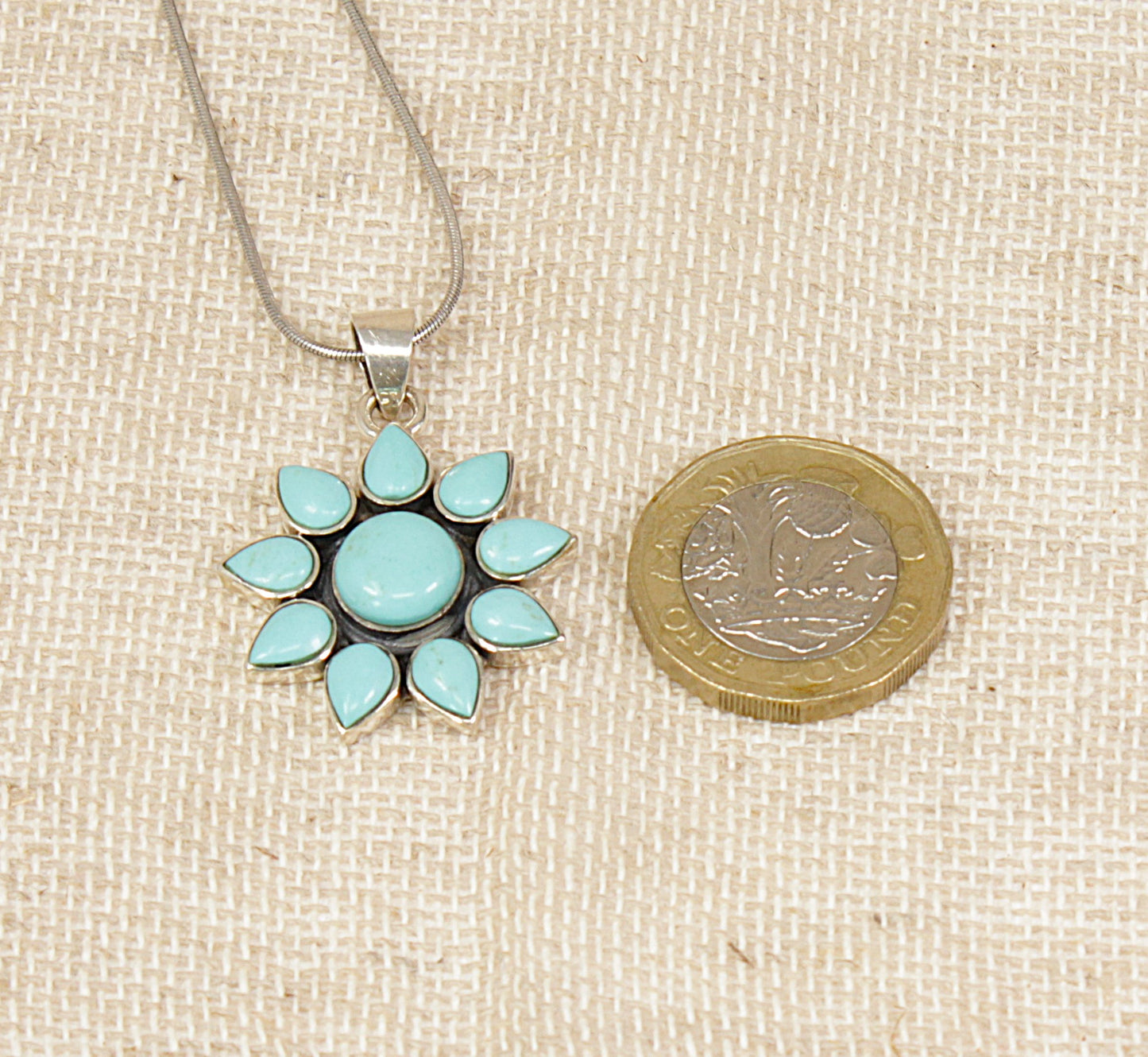 Pretty Sterling Silver Turquoise-Coloured Flower Pendant & Chain Necklace