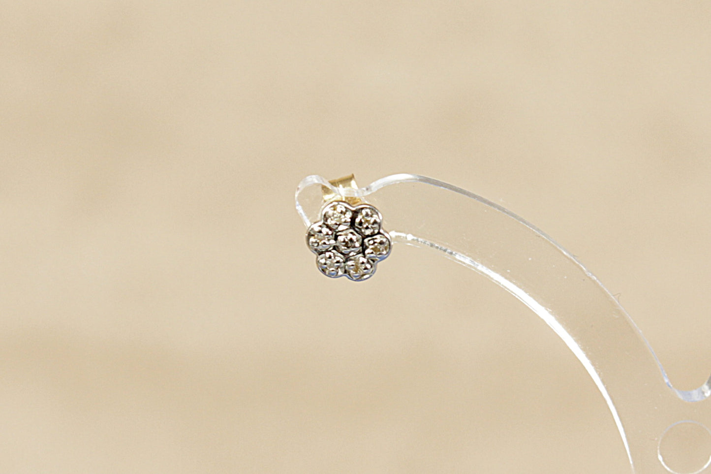 9ct Gold Diamond Daisy Design Stud Earrings.