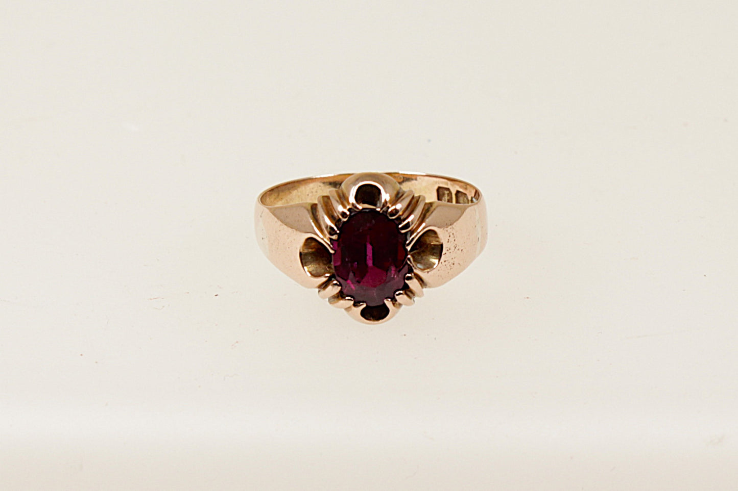 A stunning 9ct Rose Gold antique Garnet ring. It has a single oval Garnet set in a classic Edwardian multi claw setting. Superb craftmanship and crisp clear hallmarks for Birmingham 1905. UK finger size O.