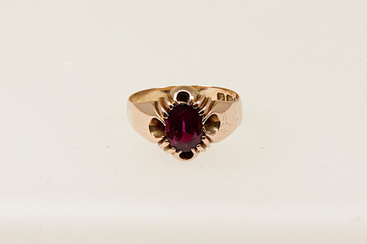 A stunning 9ct Rose Gold antique Garnet ring. It has a single oval Garnet set in a classic Edwardian multi claw setting. Superb craftmanship and crisp clear hallmarks for Birmingham 1905. UK finger size O.