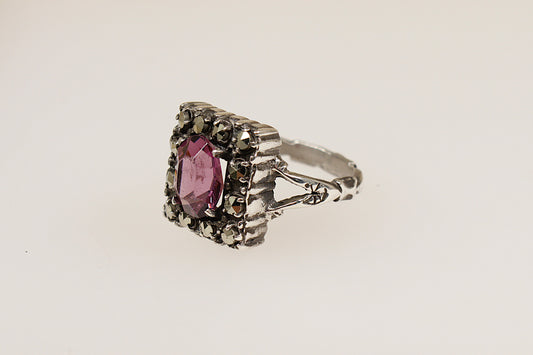 This stunning Silver, Art Deco ring with Amethyst coloured paste stone, combines vintage charm with sophisticated detail. It is in excellent condition and inside the band it is stamped Silver. UK Finger size N.