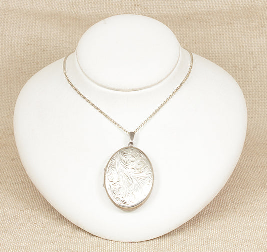 Vintage Large Silver Locket and Chain, A beautifully preserved vintage sterling silver locket, with delicate floral-etched decoration on the front. The reverse bears clear Birmingham hallmarks, confirming its authenticity and silver purity.