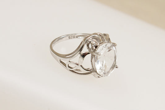 This stunning Silver ring has a single Clear Oval Crystal gemstone set in a beautiful 4 claw setting. Finely made and highly decorative this ring is in excellent condition and stamped 925 on the inside of the band for sterling silver.
UK Finger size: O.

