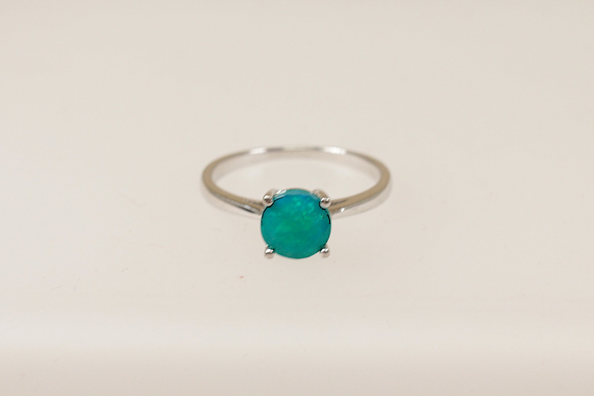 This pretty Silver ring has a captivating green Crystal gemstone that is claw set and shimmers in the light. It is in excellent condition and inside the band it is stamped 925 for sterling silver. UK Finger size: O