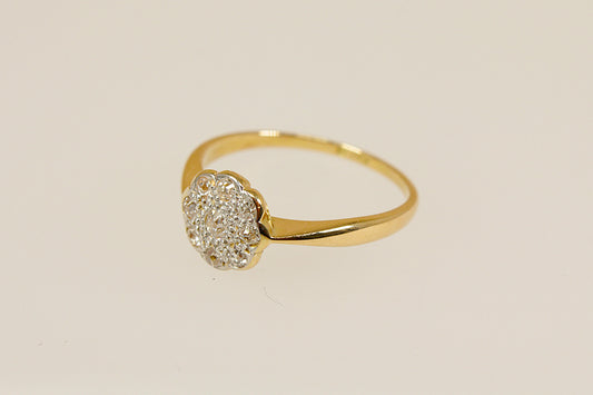 Vintage 18ct Gold and Diamond ‘Daisy’ Ring, A charming and elegant vintage daisy ring, crafted in rich 18ct Gold and set with old-rose-cut Diamonds that sparkle with delicate brilliance. At the centre sits a single rose-cut diamond, surrounded by eight smaller rose-cut diamonds, forming a classic daisy cluster, The scalloped edge of the floral head enhances its graceful, vintage charm. Inside the band, it is stamped 750, confirming its 18ct gold purity,
UK finger size L.