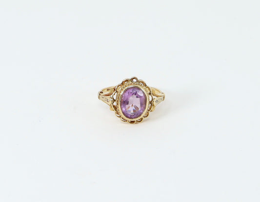 This lovely vintage Amethyst ring is in excellent condition, it has an oval Amethyst set in 9ct Gold with lovely scrolling around the stone. It is hallmarked for Birmingham 1991. UK Finger size P.
